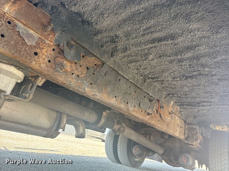 image for item EG6010 2002 International 4300 delivery truck