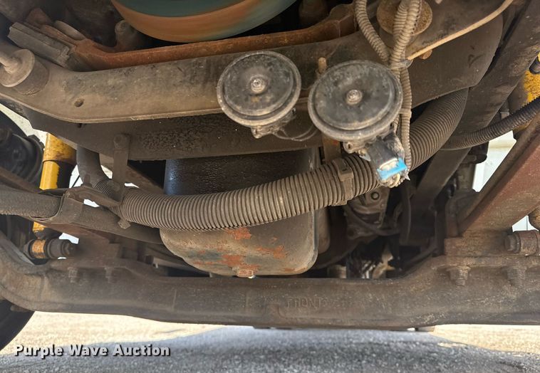 image for item EG6010 2002 International 4300 delivery truck