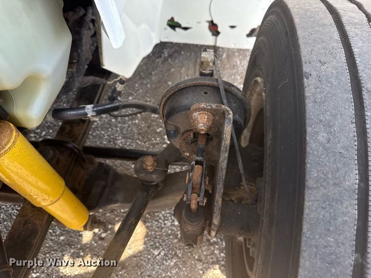 image for item EG6010 2002 International 4300 delivery truck