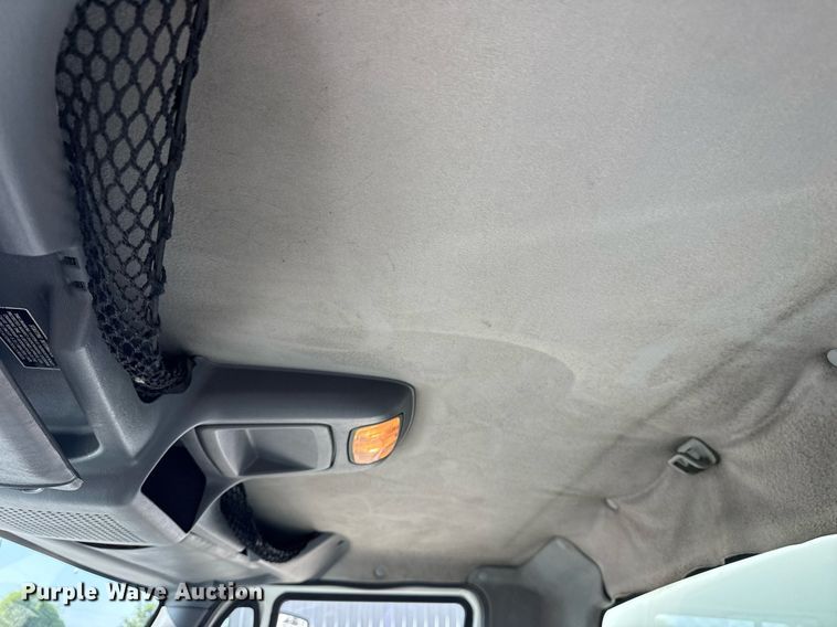 image for item EG6010 2002 International 4300 delivery truck