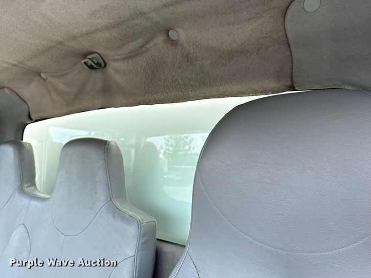 image for item EG6010 2002 International 4300 delivery truck