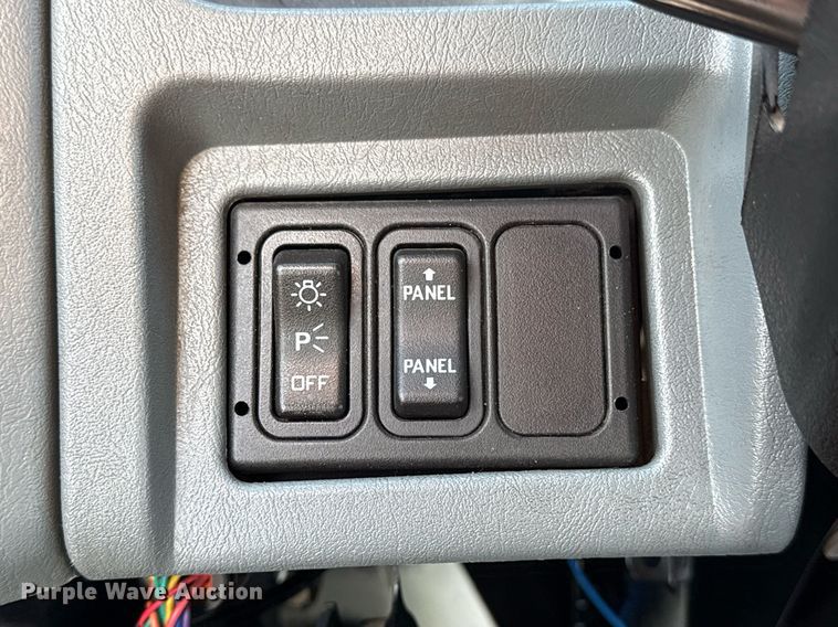 image for item EG6010 2002 International 4300 delivery truck