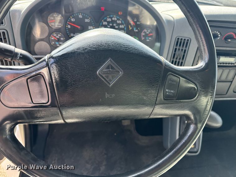 image for item EG6010 2002 International 4300 delivery truck