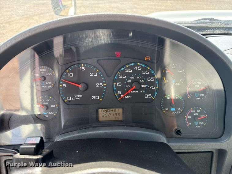 image for item EG6010 2002 International 4300 delivery truck