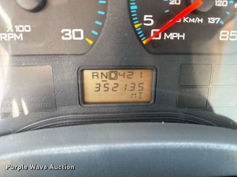 image for item EG6010 2002 International 4300 delivery truck