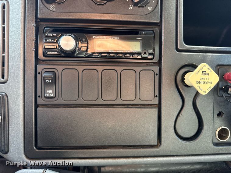 image for item EG6010 2002 International 4300 delivery truck