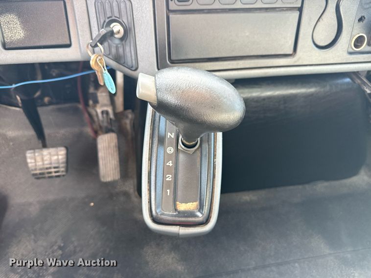 image for item EG6010 2002 International 4300 delivery truck