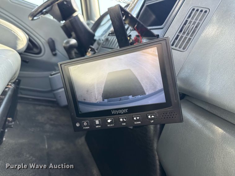 image for item EG6010 2002 International 4300 delivery truck