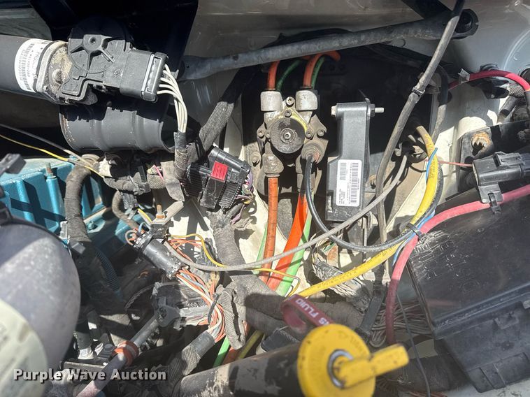 image for item EG6010 2002 International 4300 delivery truck