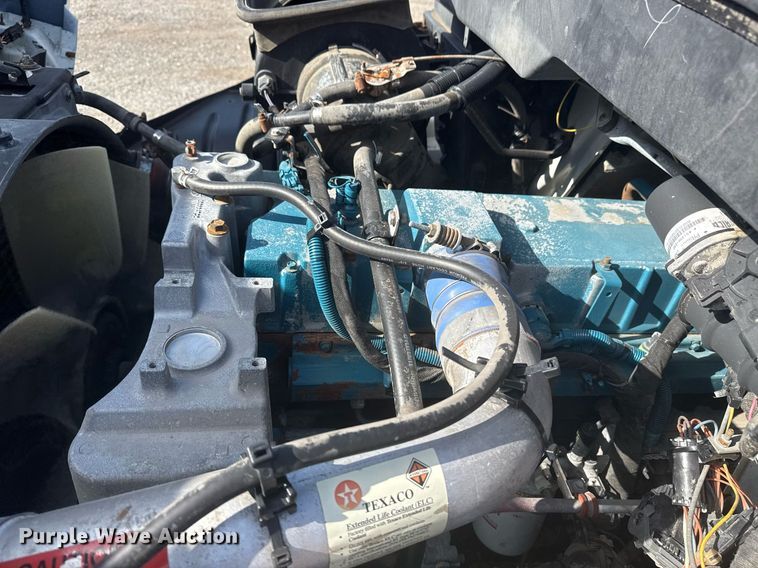 image for item EG6010 2002 International 4300 delivery truck