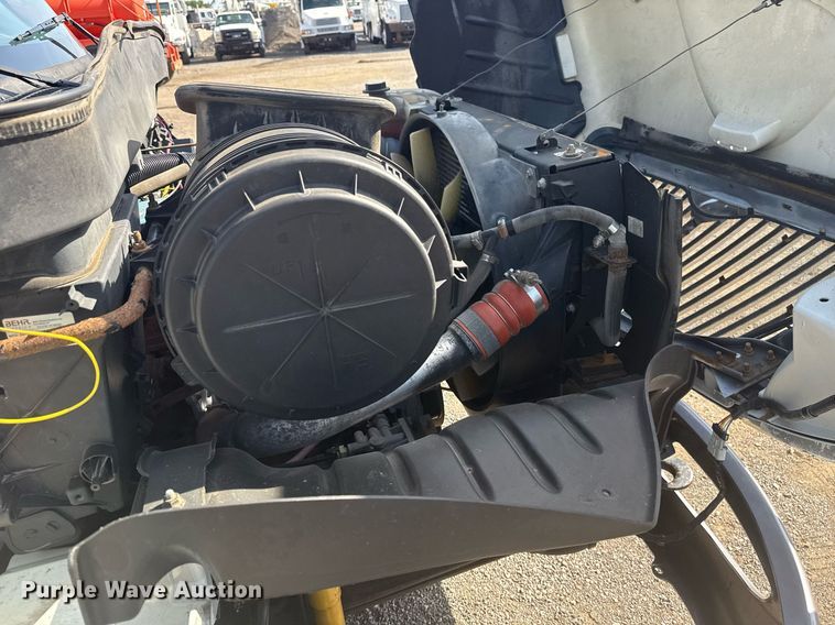 image for item EG6010 2002 International 4300 delivery truck