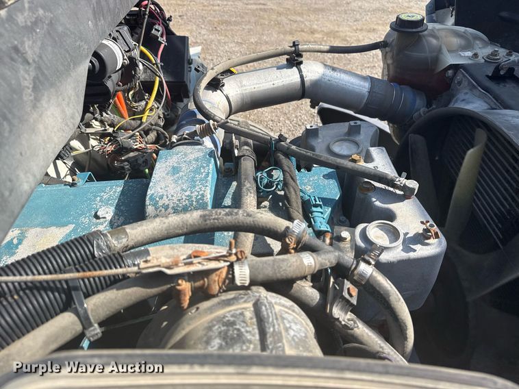 image for item EG6010 2002 International 4300 delivery truck