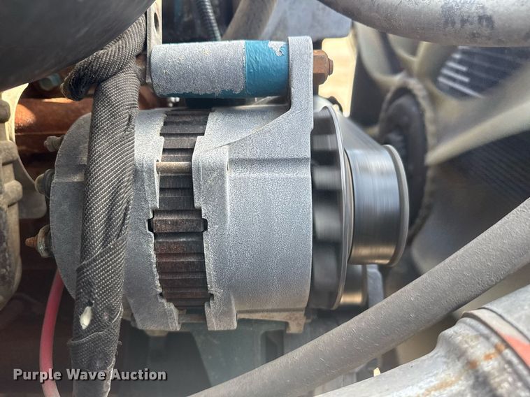 image for item EG6010 2002 International 4300 delivery truck