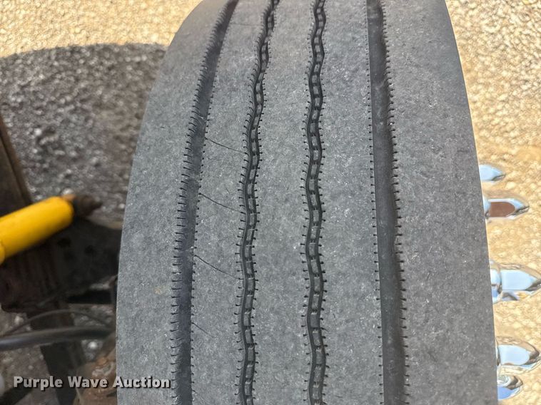 image for item EG6010 2002 International 4300 delivery truck