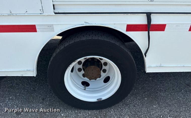 image for item EG6010 2002 International 4300 delivery truck