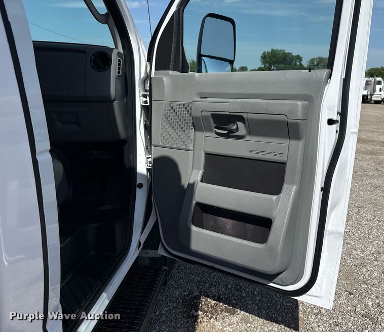 image for item EG6012 2018 Ford E450 Super Duty  refrigerated truck
