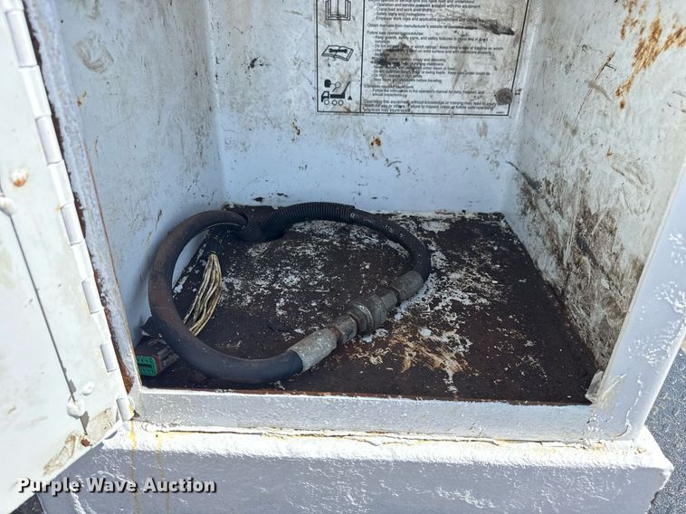 image for item EG6013 2013 Ford F550 Crew Cab flatbed truck