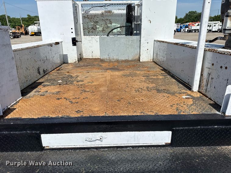 image for item EG6013 2013 Ford F550 Crew Cab flatbed truck