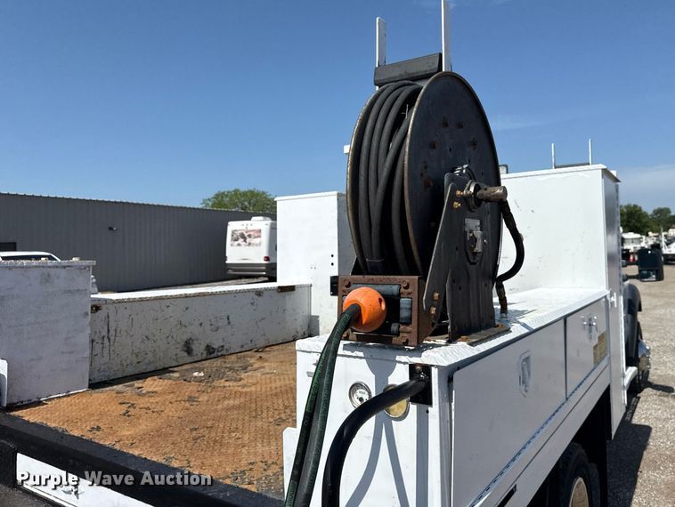 image for item EG6013 2013 Ford F550 Crew Cab flatbed truck