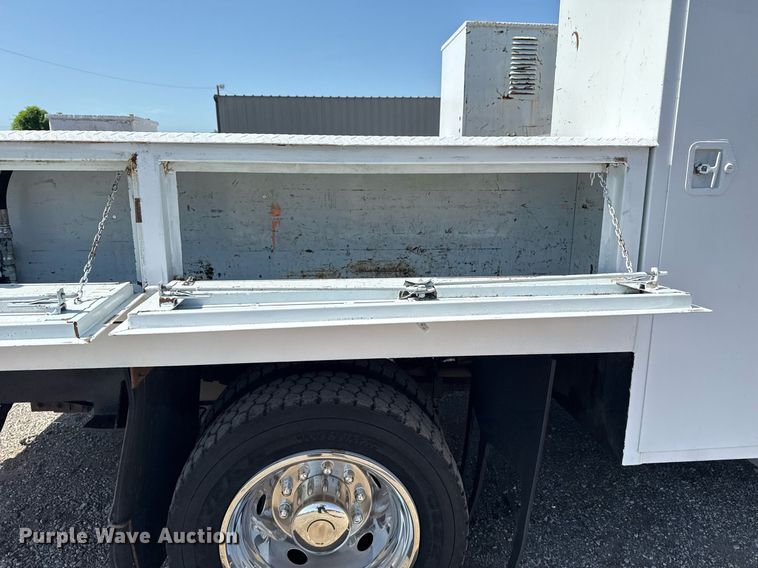 image for item EG6013 2013 Ford F550 Crew Cab flatbed truck