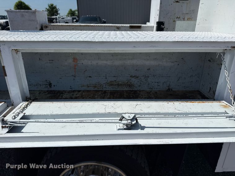 image for item EG6013 2013 Ford F550 Crew Cab flatbed truck