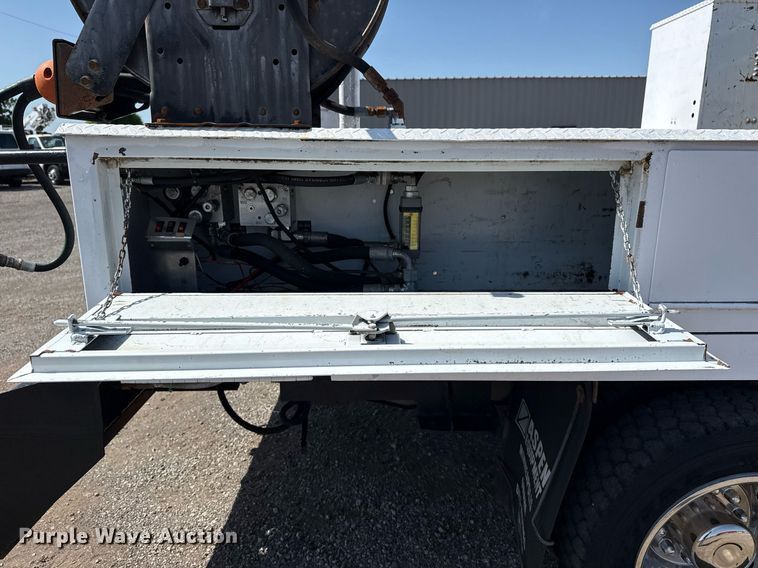 image for item EG6013 2013 Ford F550 Crew Cab flatbed truck