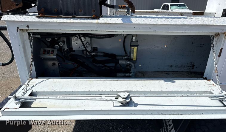 image for item EG6013 2013 Ford F550 Crew Cab flatbed truck