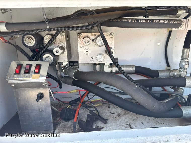 image for item EG6013 2013 Ford F550 Crew Cab flatbed truck