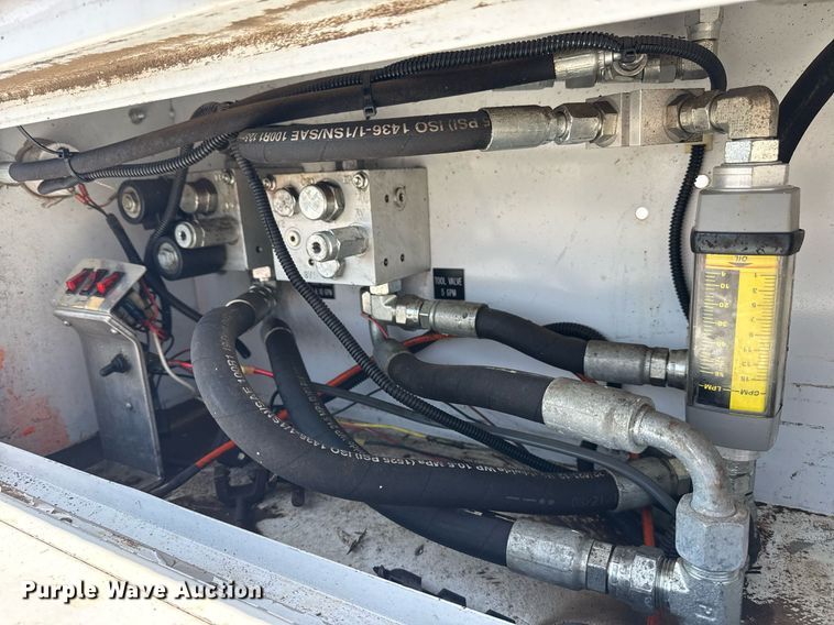 image for item EG6013 2013 Ford F550 Crew Cab flatbed truck