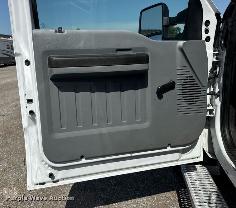 image for item EG6013 2013 Ford F550 Crew Cab flatbed truck