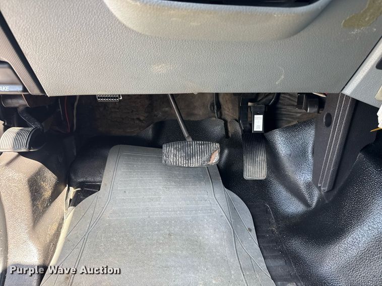 image for item EG6013 2013 Ford F550 Crew Cab flatbed truck