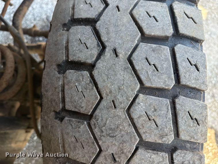 image for item EG6013 2013 Ford F550 Crew Cab flatbed truck