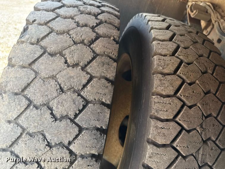 image for item EG6013 2013 Ford F550 Crew Cab flatbed truck