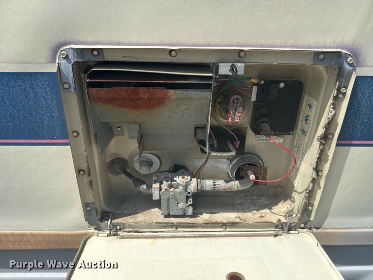 image for item EG6019 1994 SeaBreeze Chevrolet P30 RV