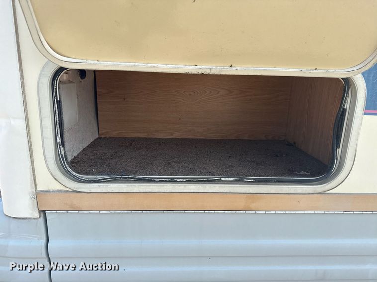image for item EG6019 1994 SeaBreeze Chevrolet P30 RV