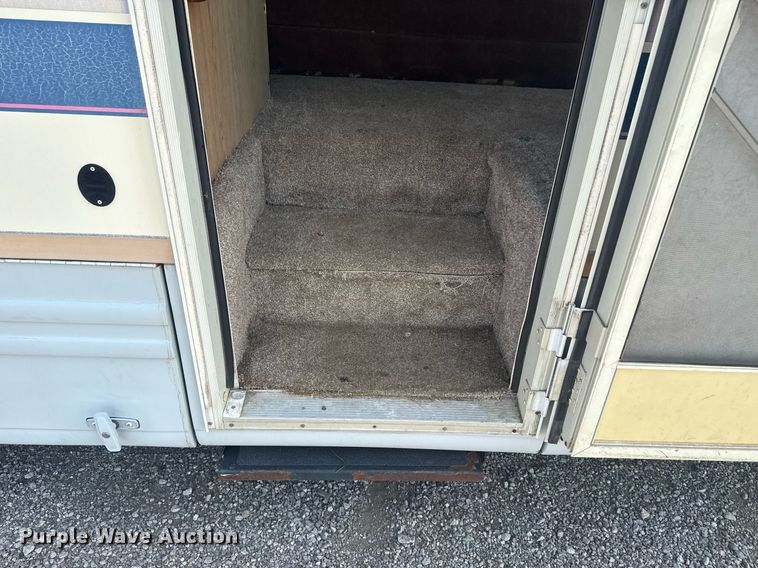 image for item EG6019 1994 SeaBreeze Chevrolet P30 RV