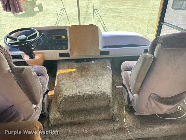 image for item EG6019 1994 SeaBreeze Chevrolet P30 RV