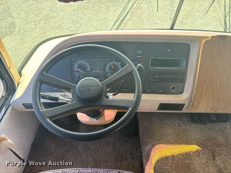 image for item EG6019 1994 SeaBreeze Chevrolet P30 RV