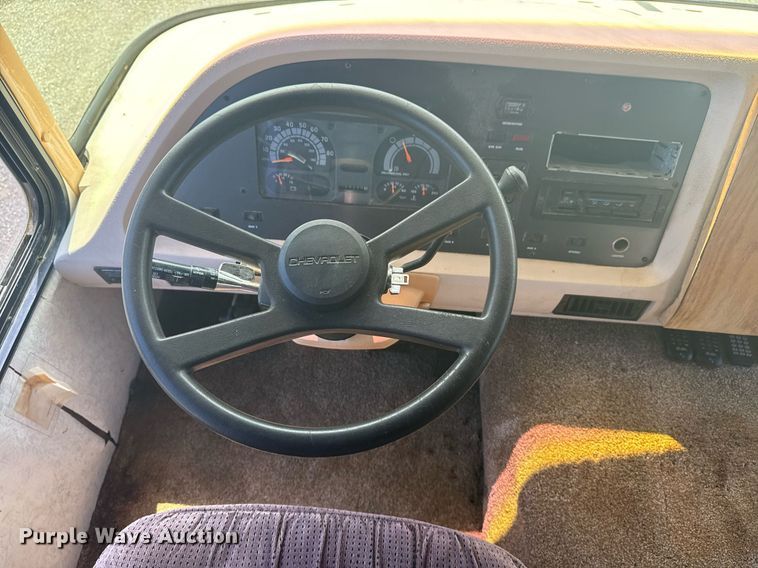 image for item EG6019 1994 SeaBreeze Chevrolet P30 RV