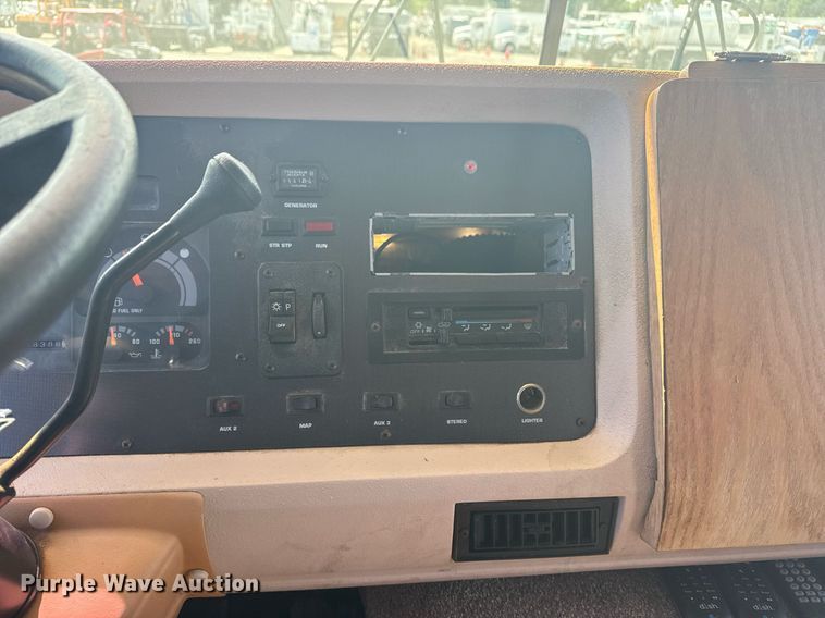 image for item EG6019 1994 SeaBreeze Chevrolet P30 RV