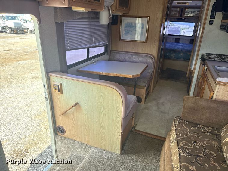image for item EG6019 1994 SeaBreeze Chevrolet P30 RV
