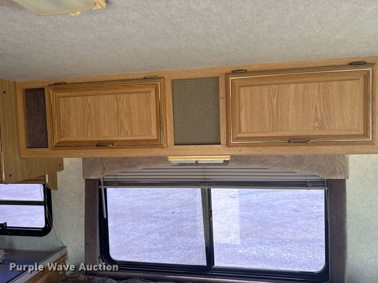 image for item EG6019 1994 SeaBreeze Chevrolet P30 RV