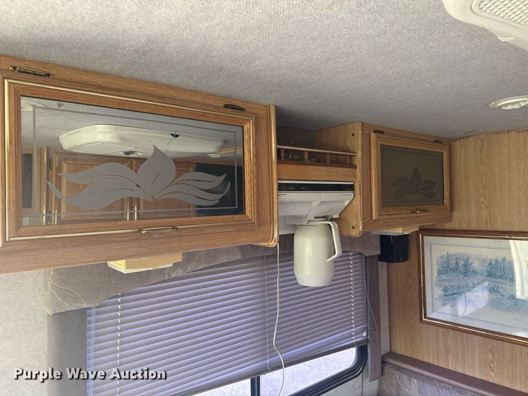 image for item EG6019 1994 SeaBreeze Chevrolet P30 RV