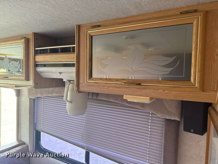 image for item EG6019 1994 SeaBreeze Chevrolet P30 RV