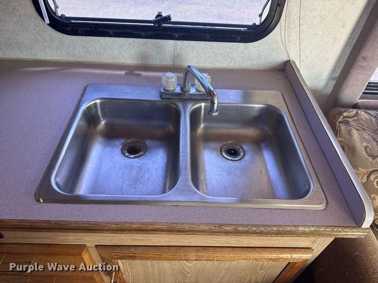 image for item EG6019 1994 SeaBreeze Chevrolet P30 RV