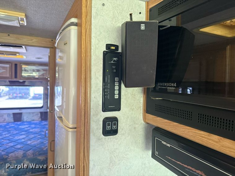 image for item EG6019 1994 SeaBreeze Chevrolet P30 RV
