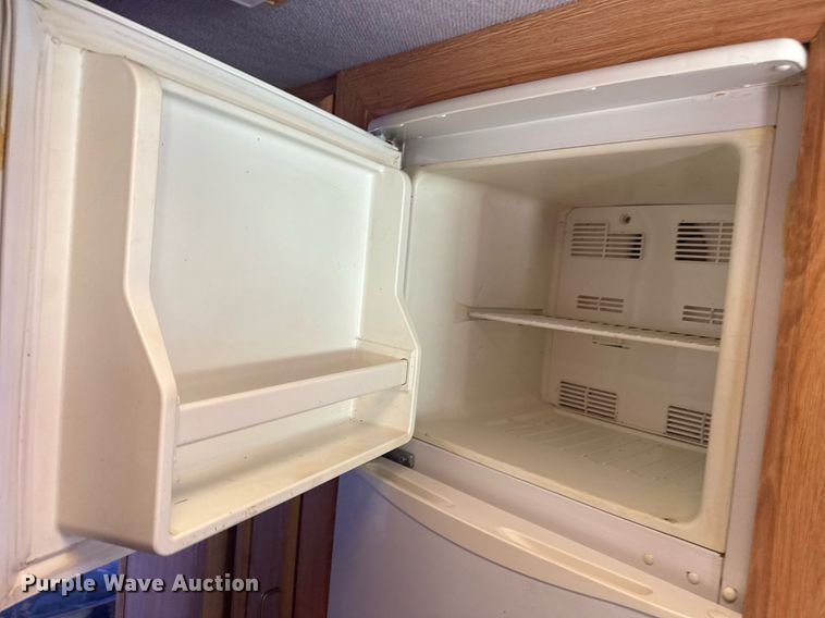 image for item EG6019 1994 SeaBreeze Chevrolet P30 RV