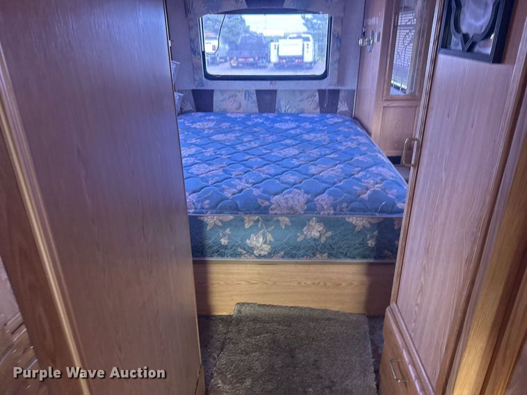 image for item EG6019 1994 SeaBreeze Chevrolet P30 RV