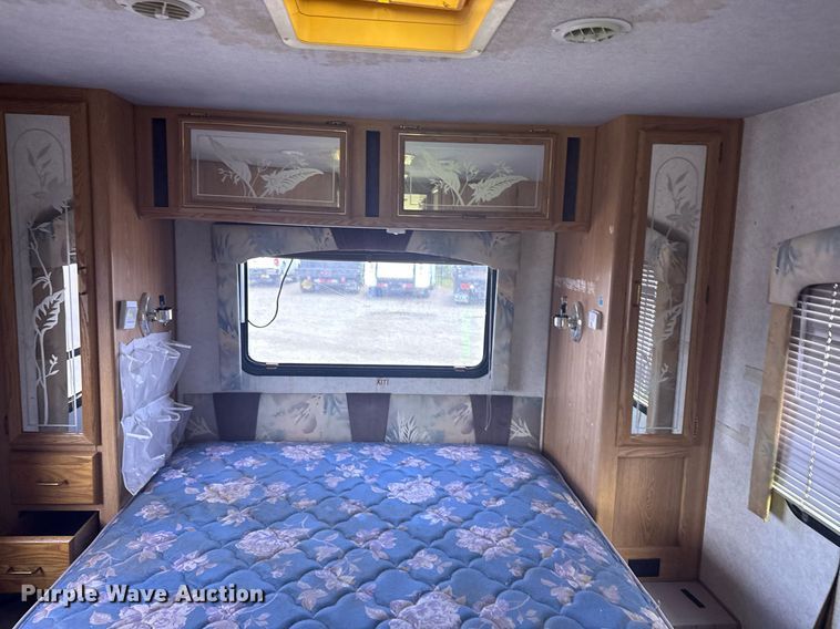 image for item EG6019 1994 SeaBreeze Chevrolet P30 RV