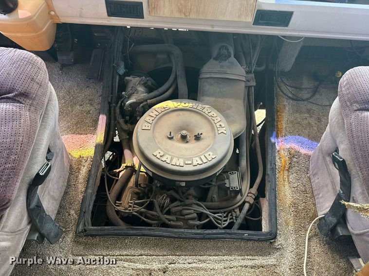 image for item EG6019 1994 SeaBreeze Chevrolet P30 RV